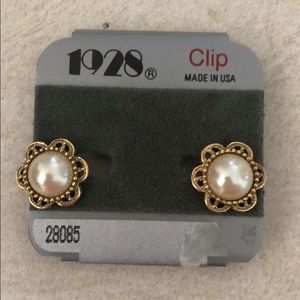 1928 faux gold and pearl clip on earring set